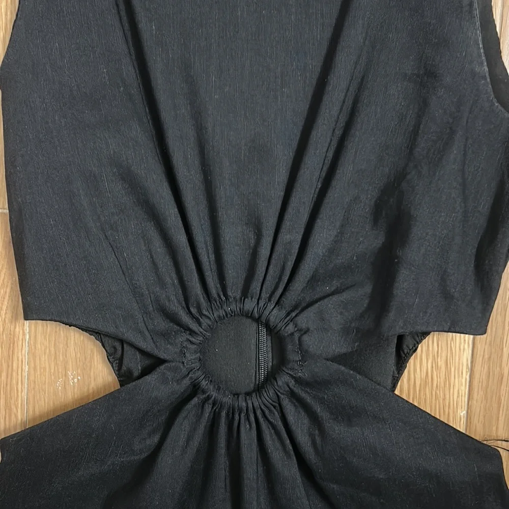 Open cut dress - Picture 2 of 4